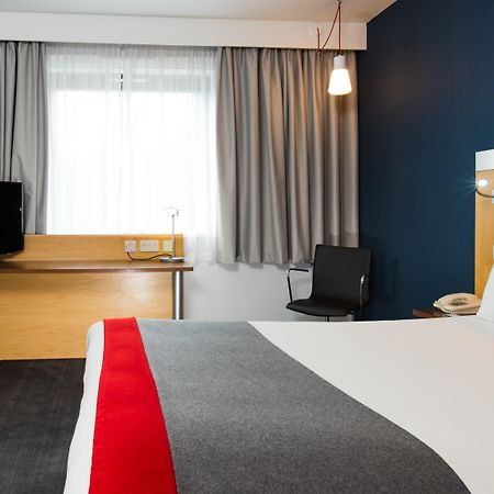 Holiday Inn Express Stevenage By Ihg Exterior foto