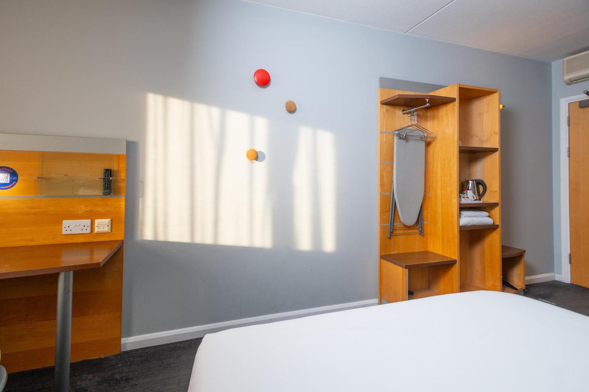 Holiday Inn Express Stevenage By Ihg Habitación foto