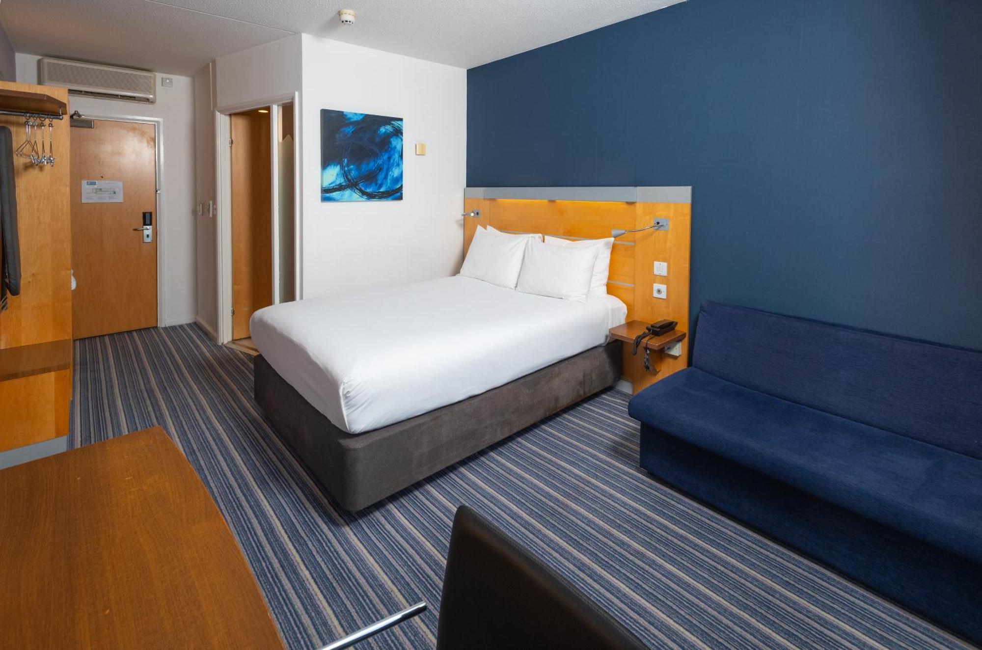 Holiday Inn Express Stevenage By Ihg Exterior foto