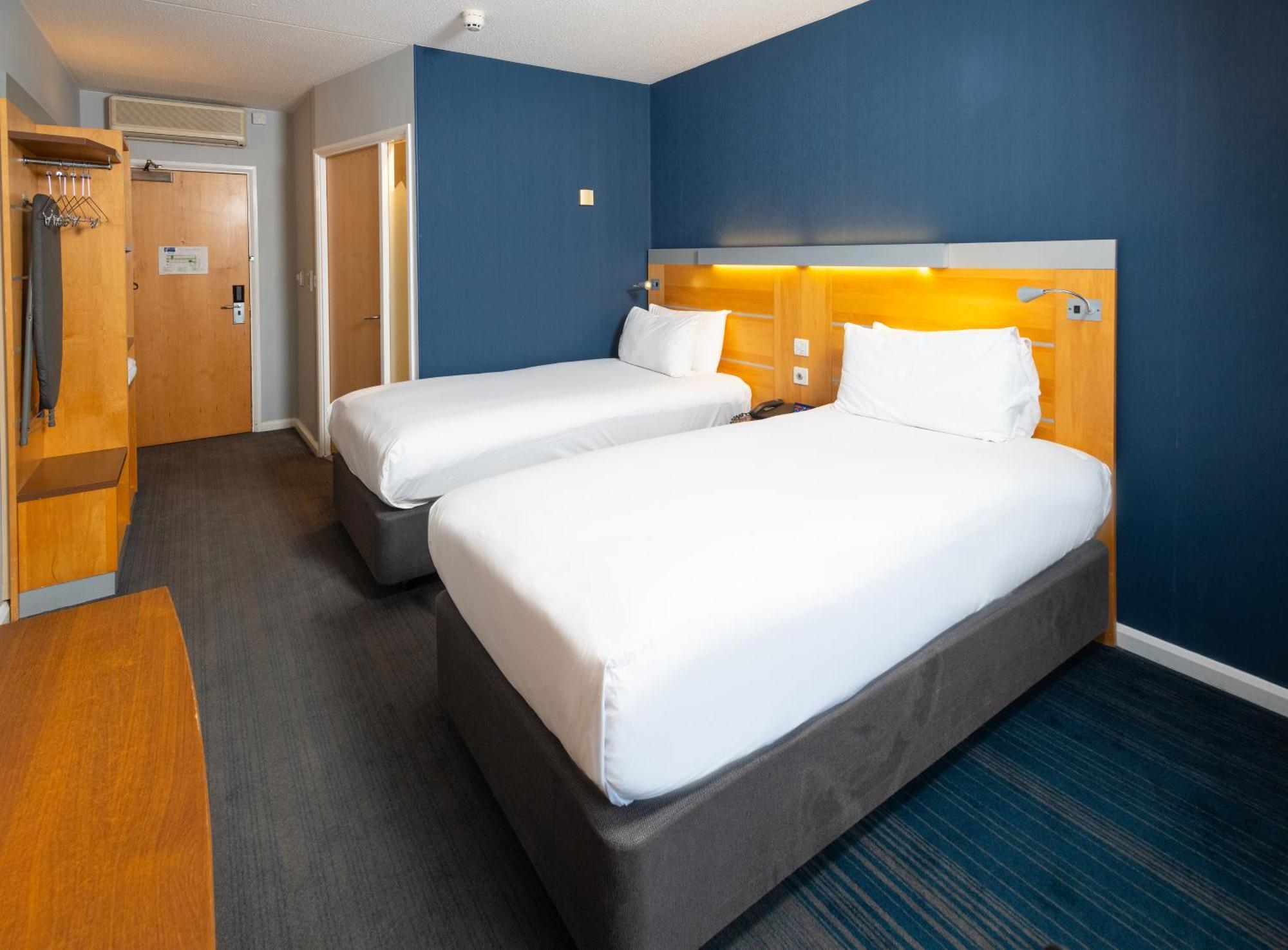 Holiday Inn Express Stevenage By Ihg Exterior foto