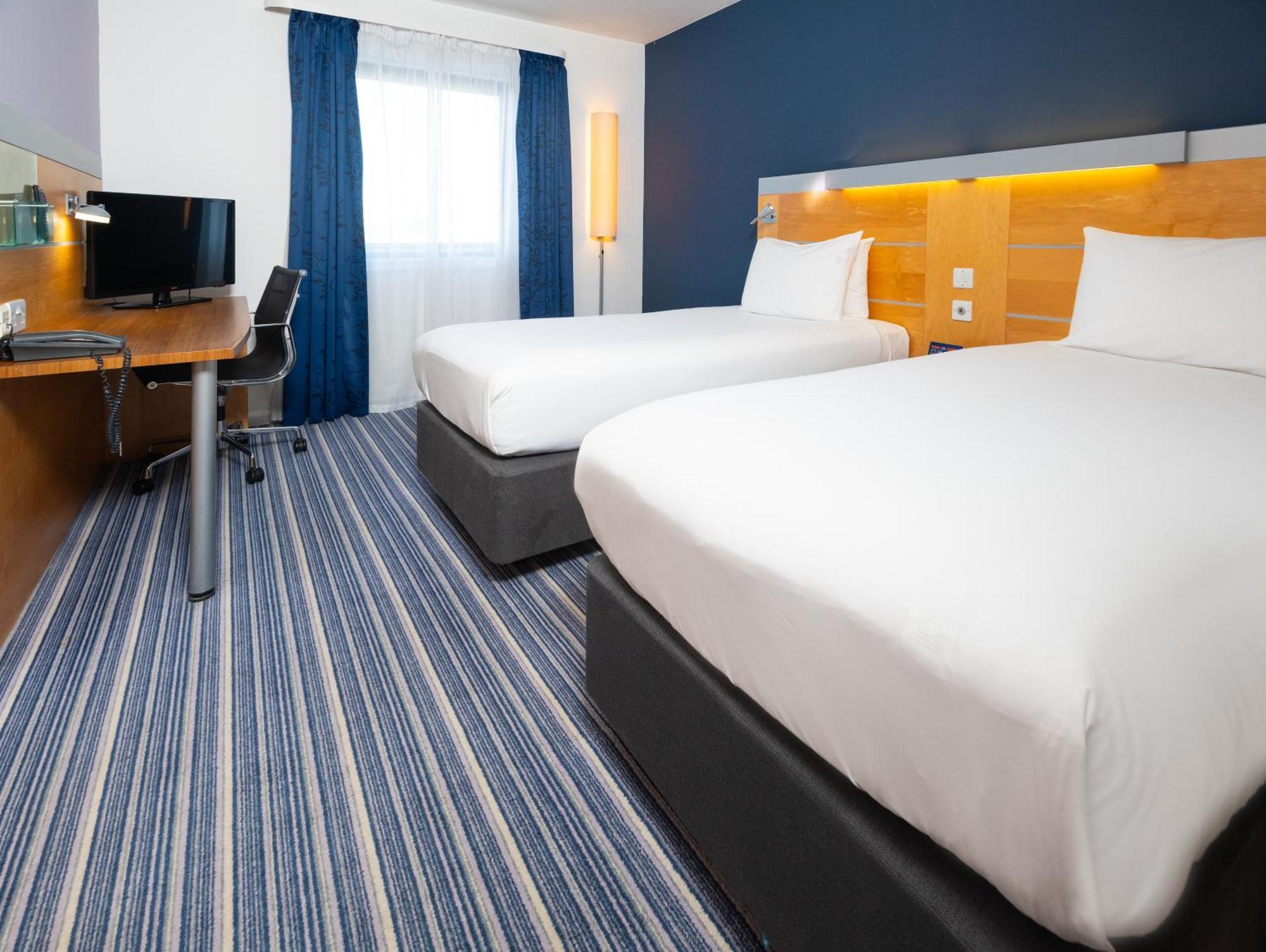 Holiday Inn Express Stevenage By Ihg Exterior foto