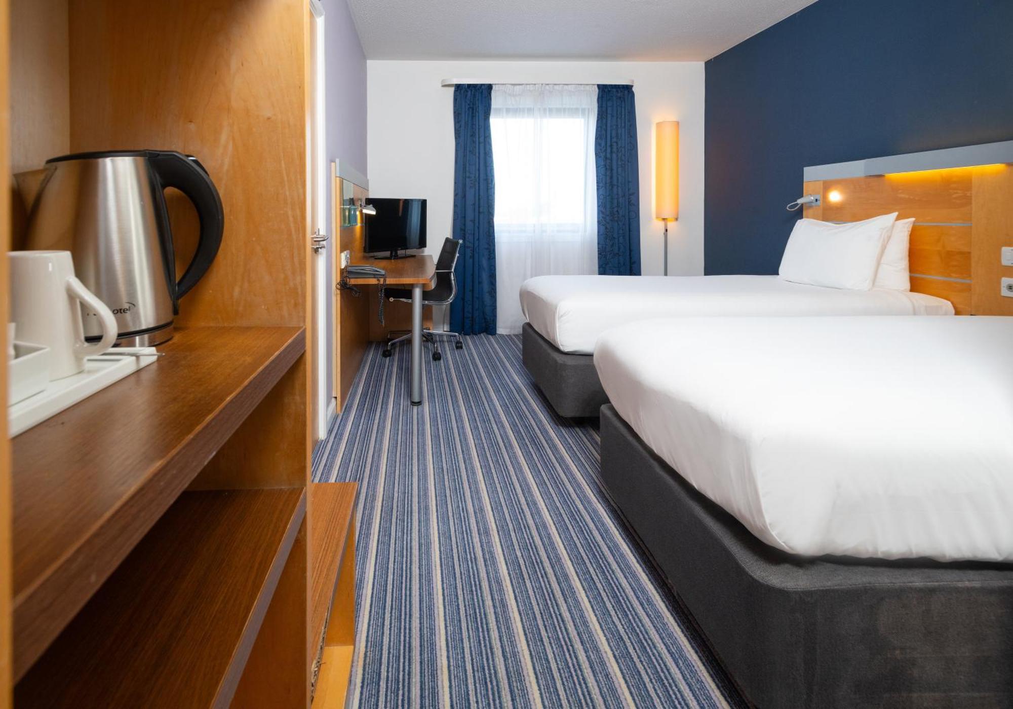 Holiday Inn Express Stevenage By Ihg Exterior foto
