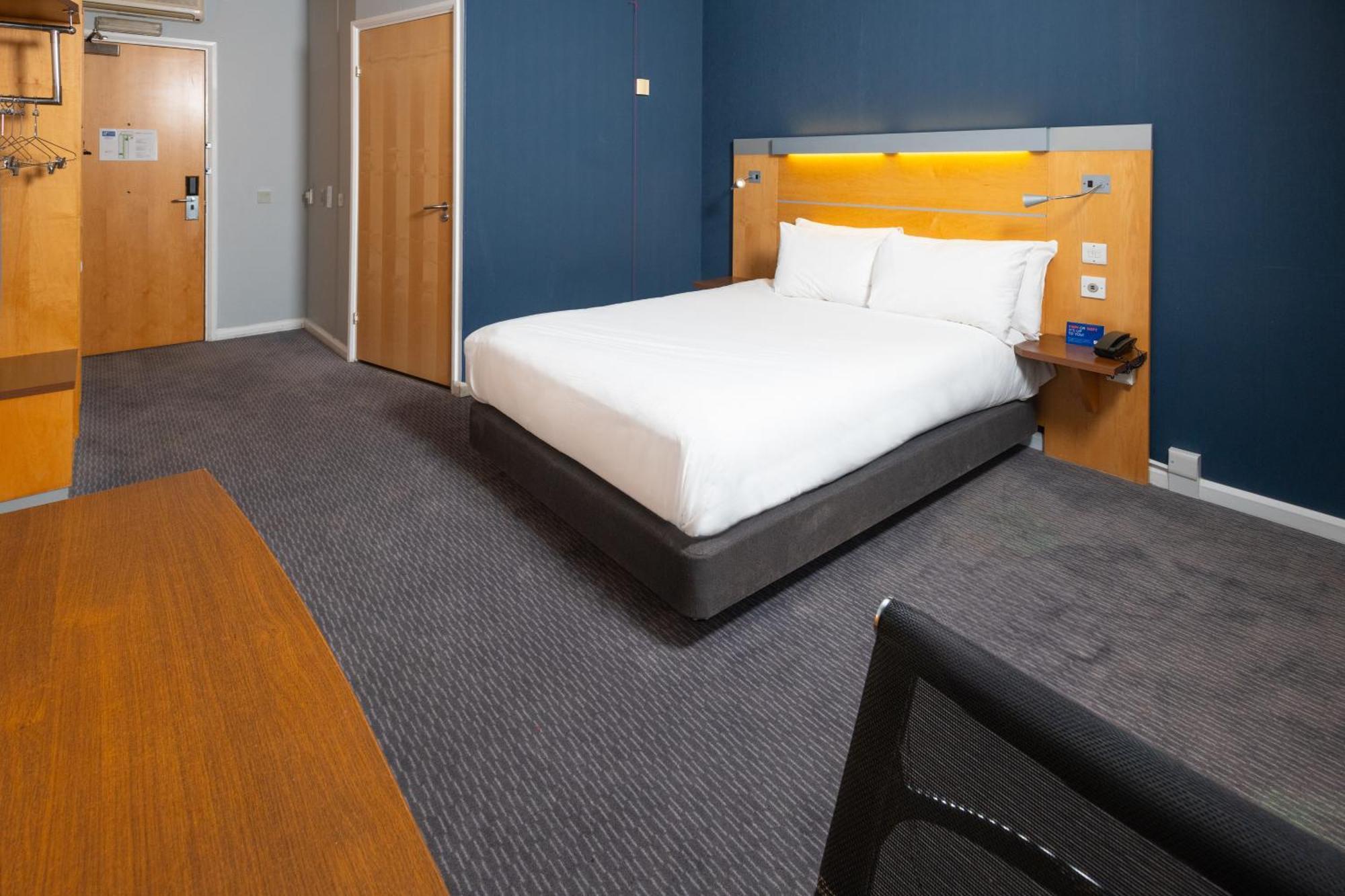 Holiday Inn Express Stevenage By Ihg Exterior foto