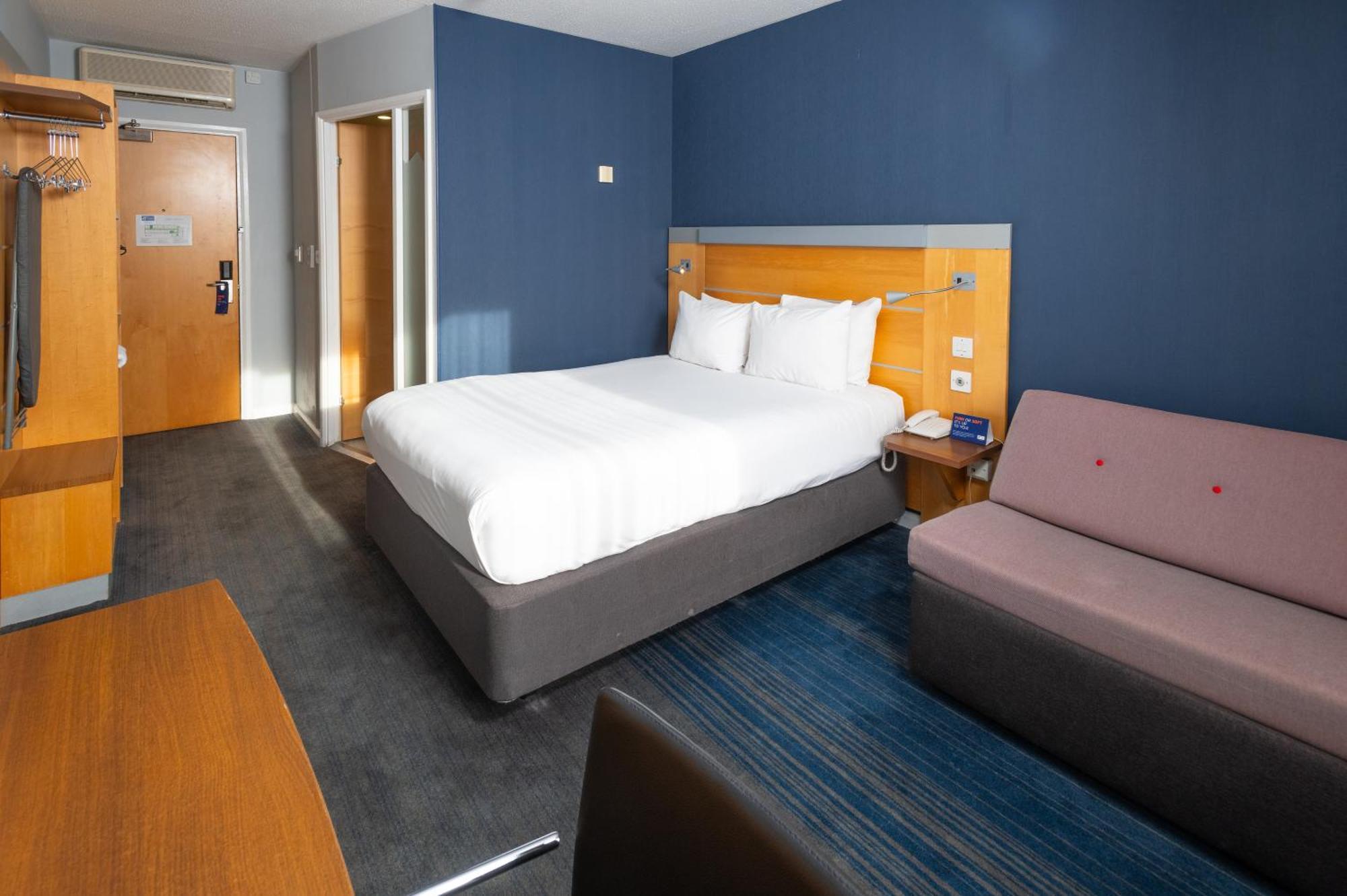 Holiday Inn Express Stevenage By Ihg Exterior foto