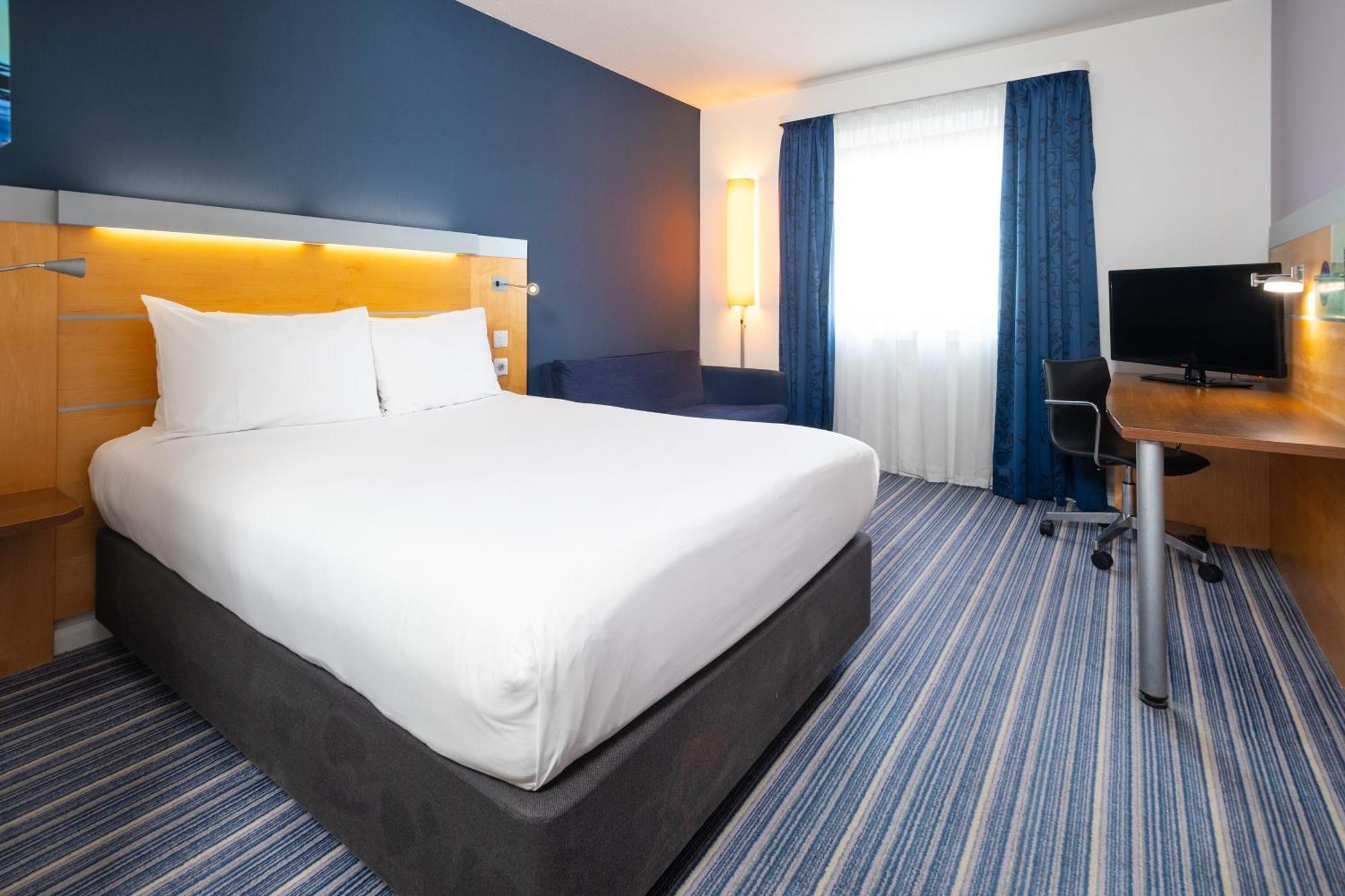 Holiday Inn Express Stevenage By Ihg Exterior foto
