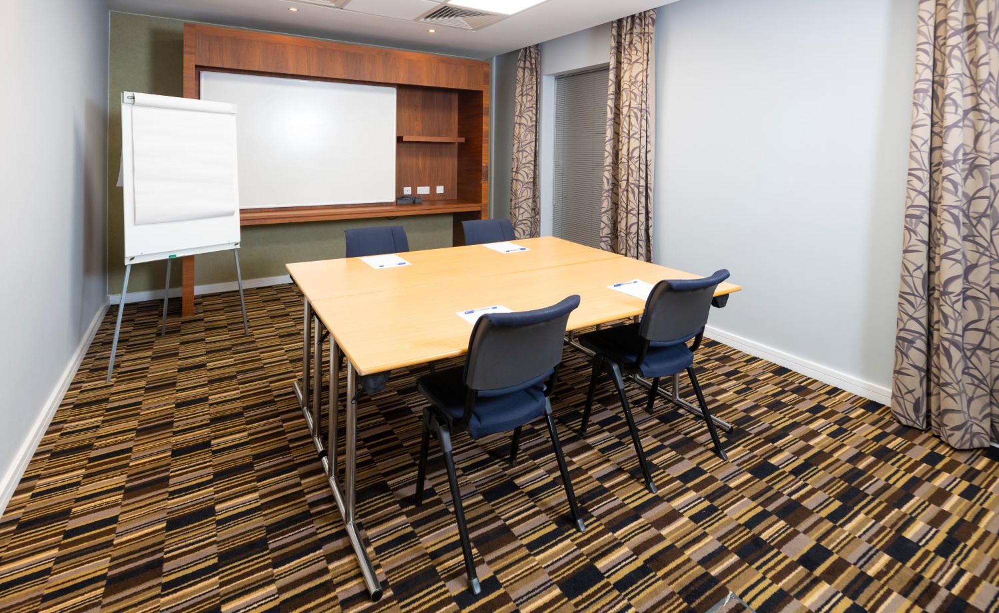 Holiday Inn Express Stevenage By Ihg Exterior foto