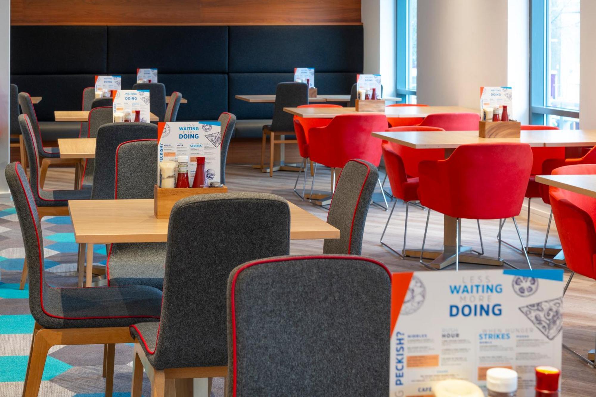Holiday Inn Express Stevenage By Ihg Exterior foto