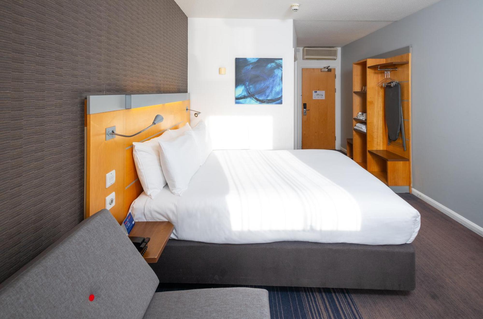 Holiday Inn Express Stevenage By Ihg Exterior foto