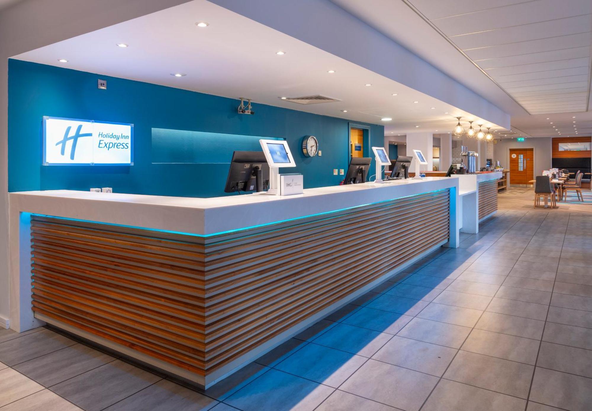 Holiday Inn Express Stevenage By Ihg Exterior foto
