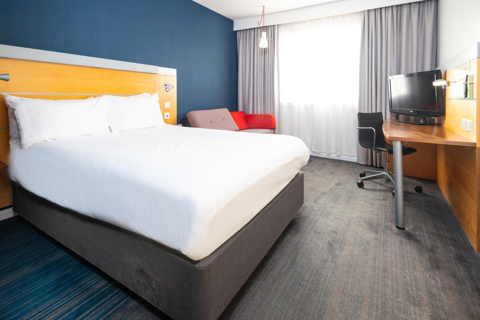 Holiday Inn Express Stevenage By Ihg Exterior foto