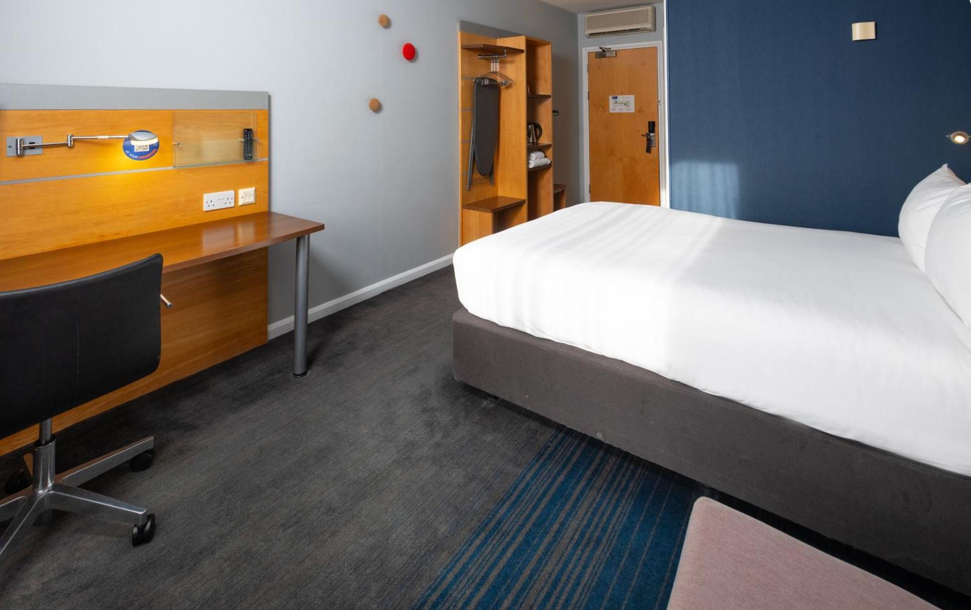 Holiday Inn Express Stevenage By Ihg Exterior foto