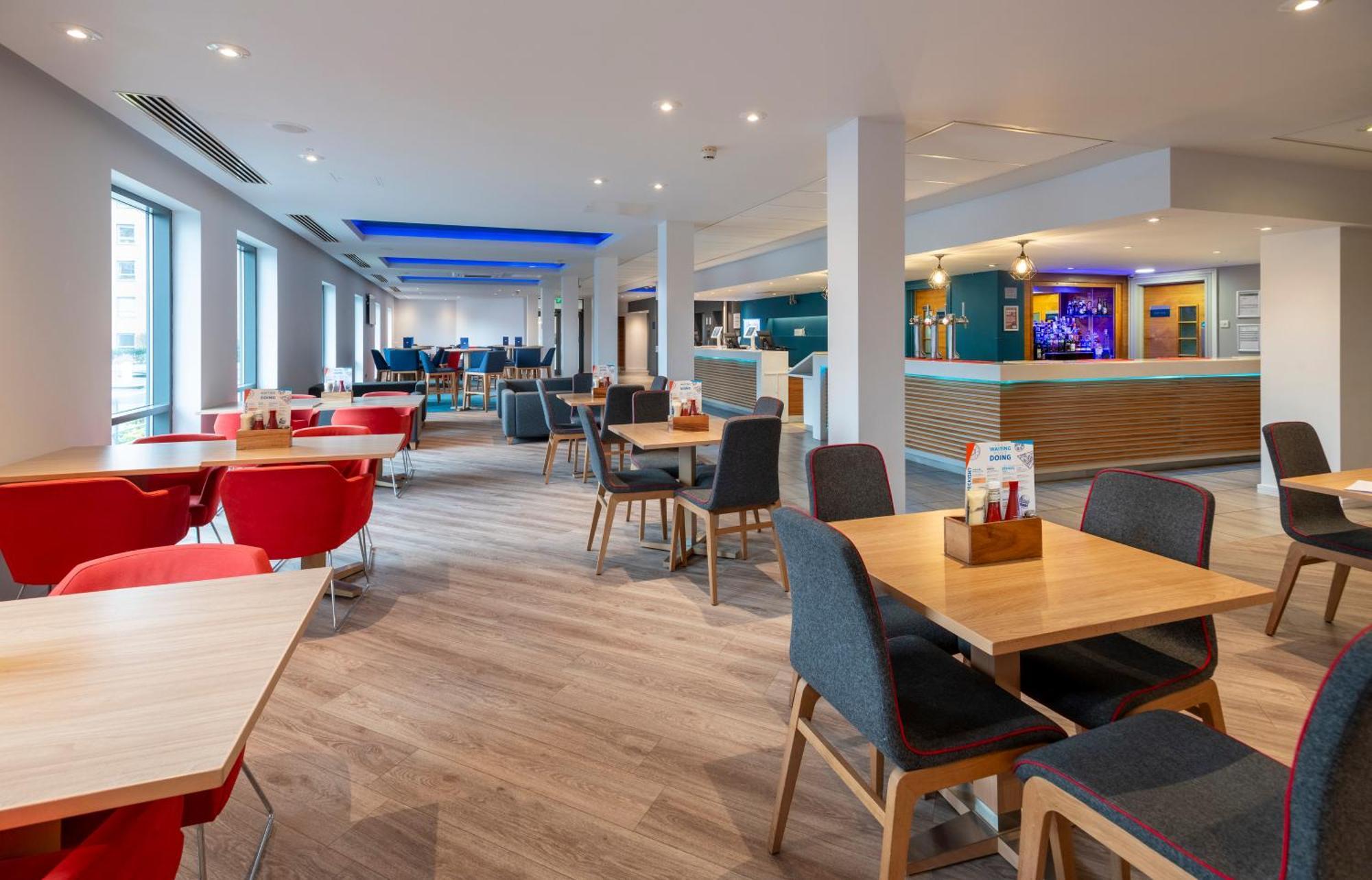 Holiday Inn Express Stevenage By Ihg Exterior foto