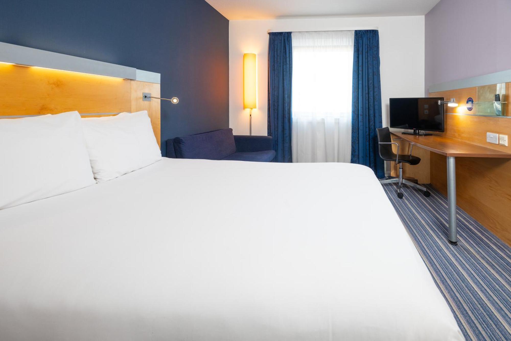 Holiday Inn Express Stevenage By Ihg Exterior foto