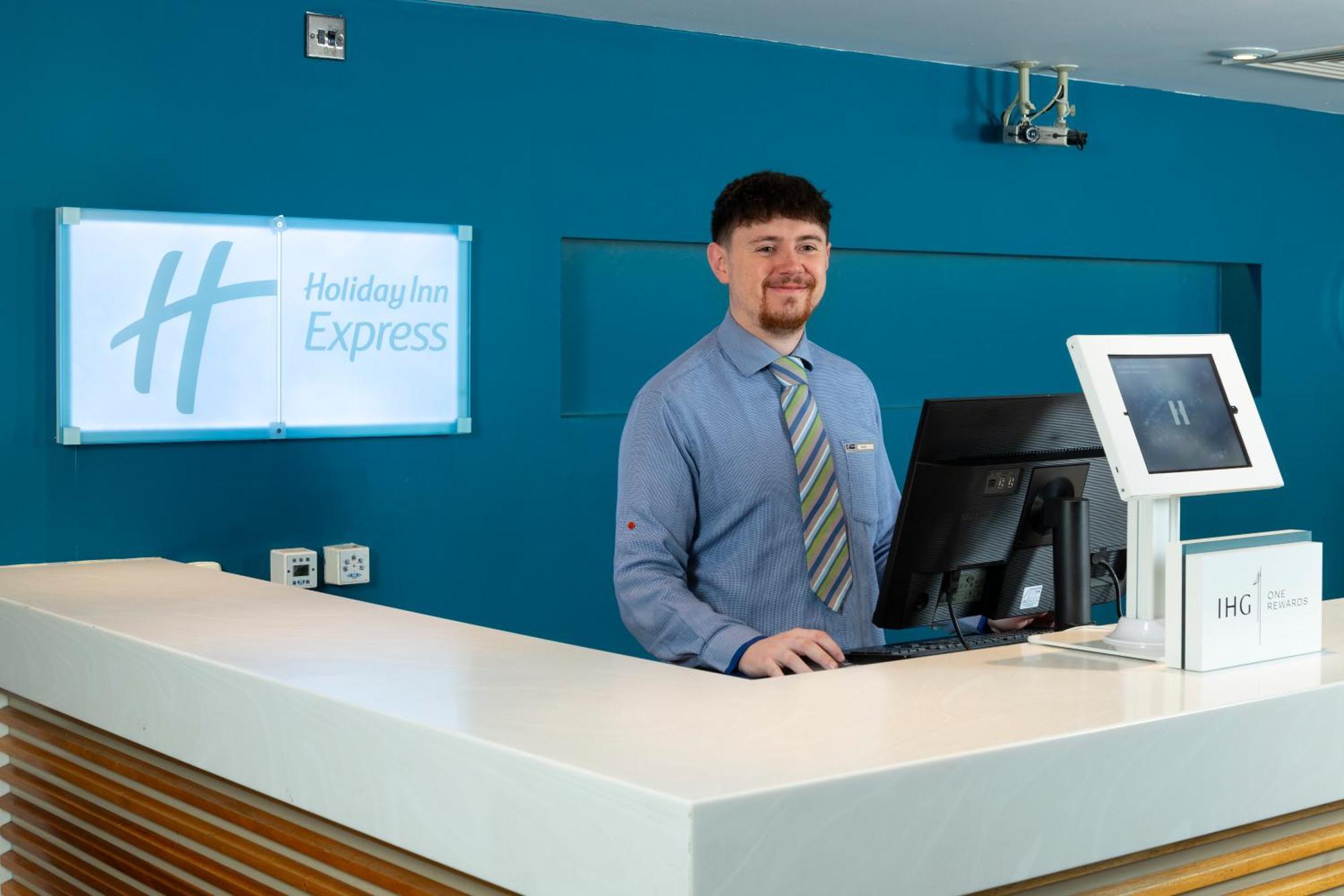 Holiday Inn Express Stevenage By Ihg Exterior foto
