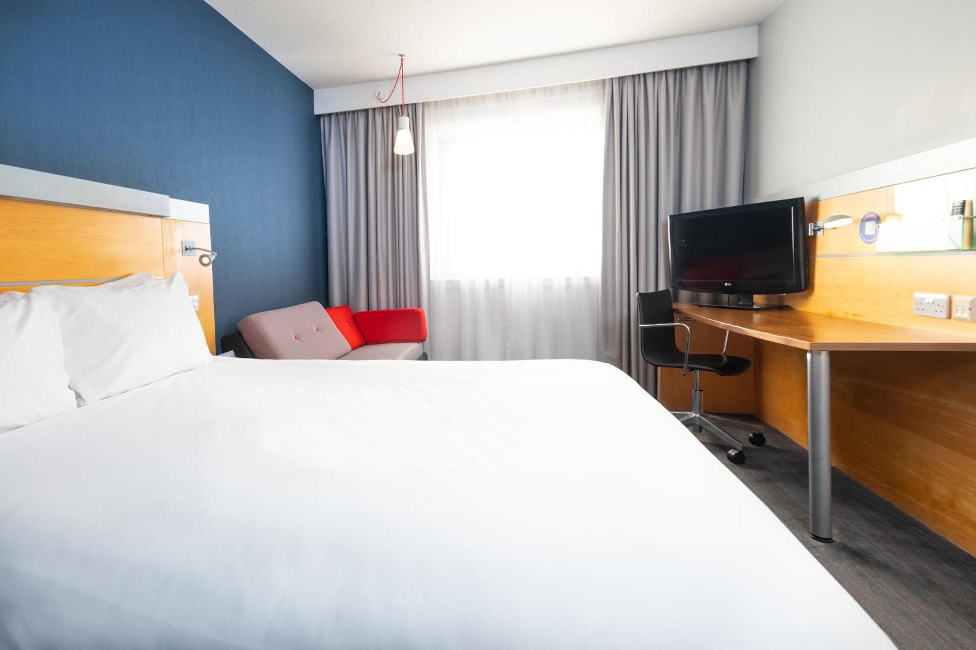 Holiday Inn Express Stevenage By Ihg Exterior foto