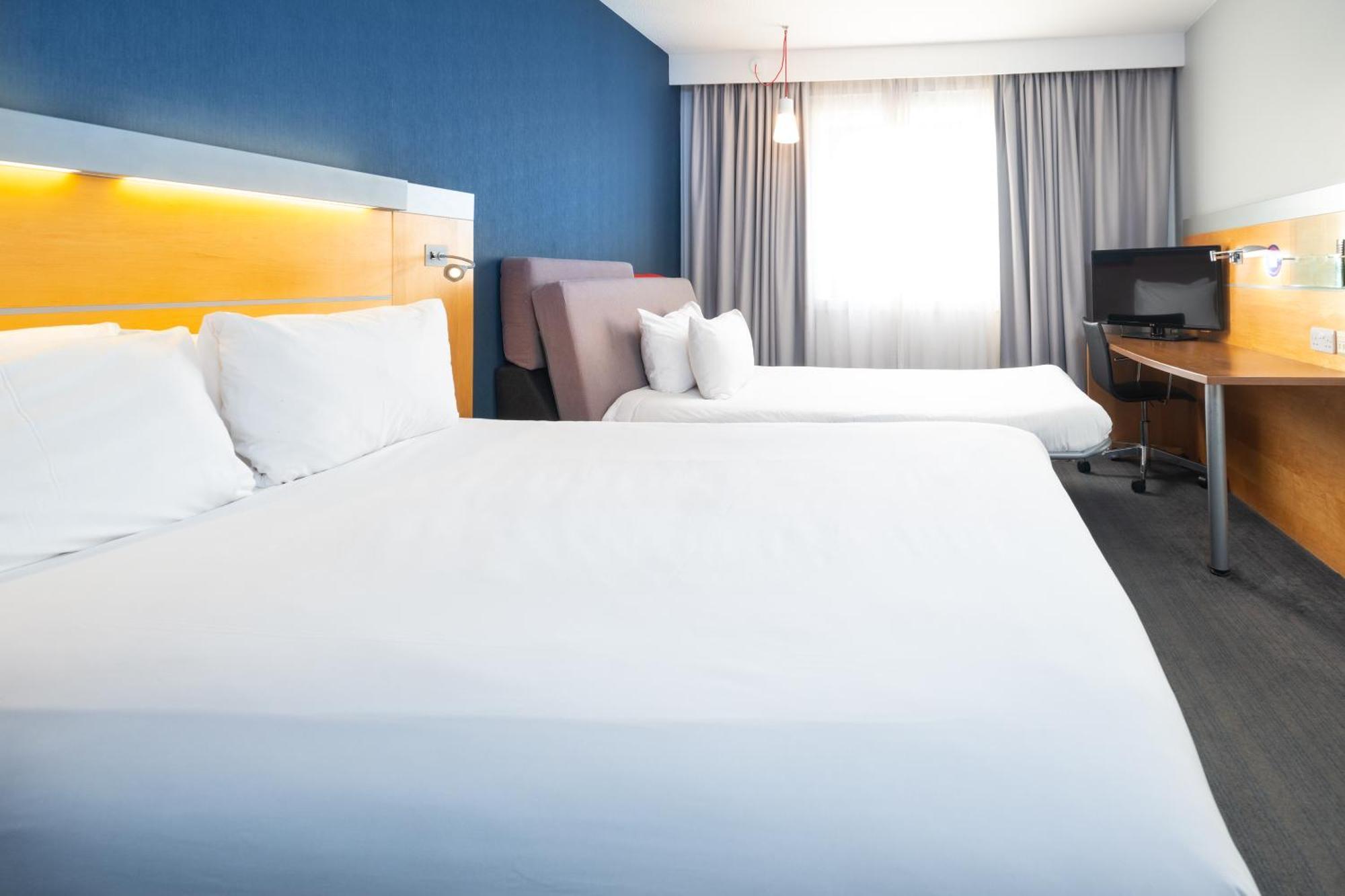Holiday Inn Express Stevenage By Ihg Exterior foto