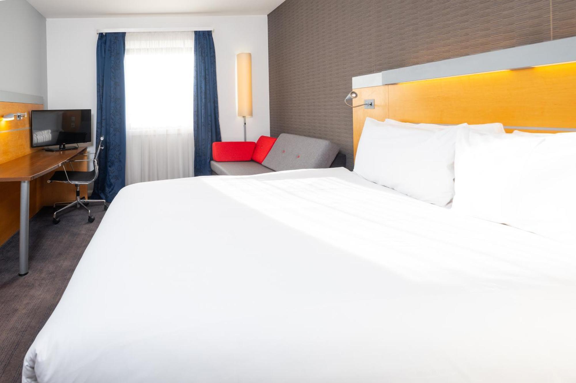 Holiday Inn Express Stevenage By Ihg Exterior foto
