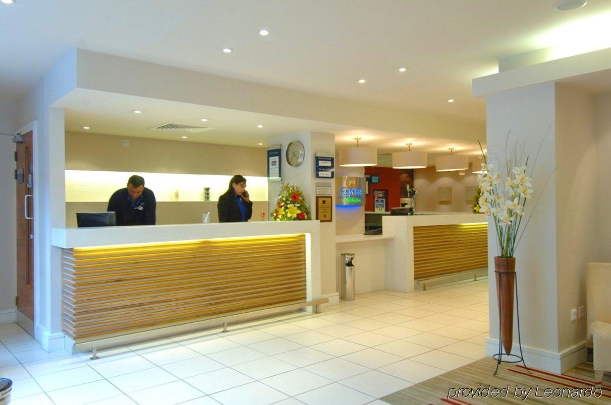 Holiday Inn Express Stevenage By Ihg Exterior foto