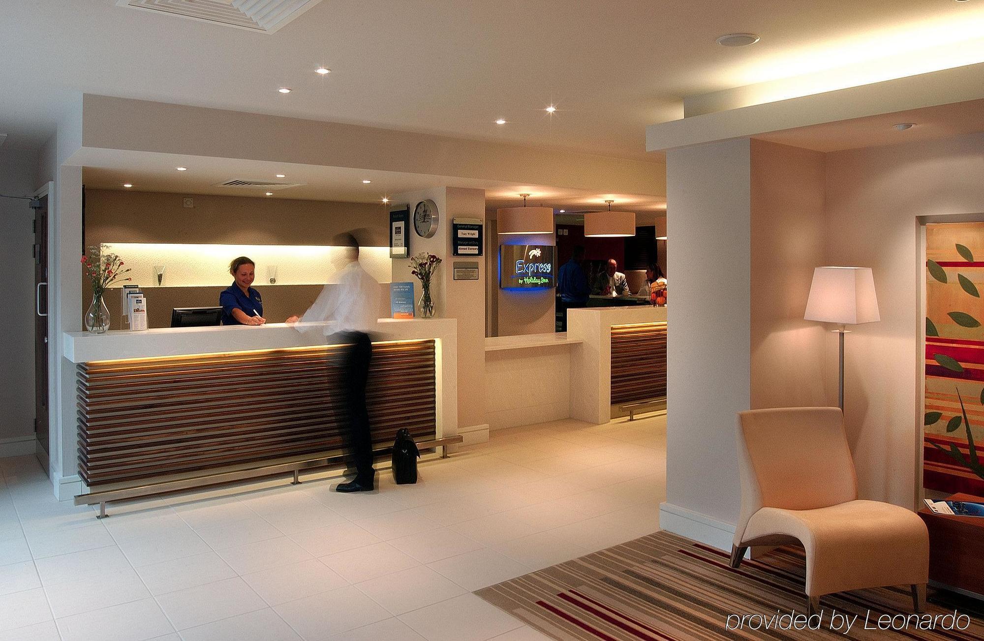 Holiday Inn Express Stevenage By Ihg Exterior foto