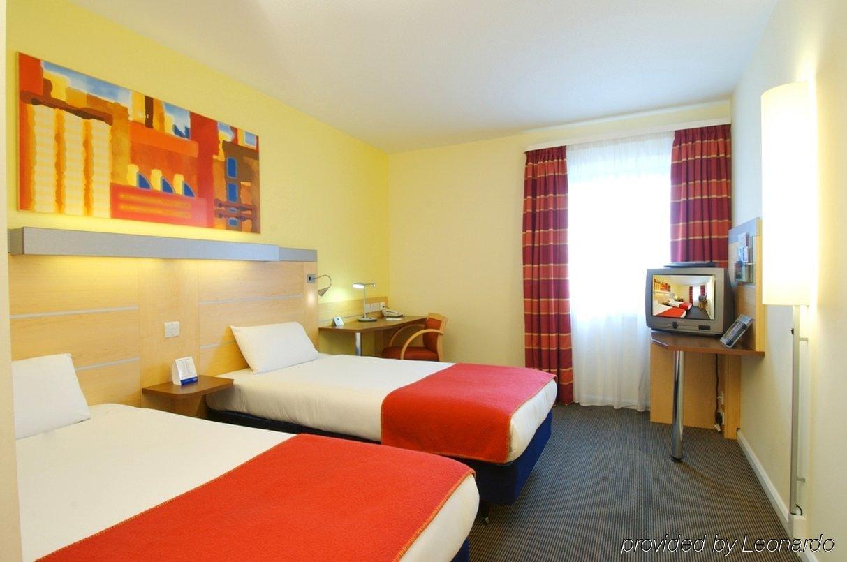 Holiday Inn Express Stevenage By Ihg Exterior foto