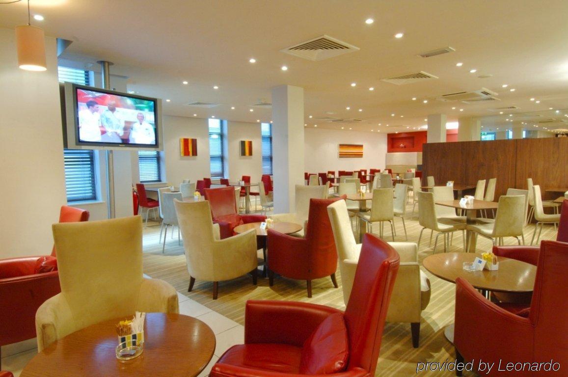 Holiday Inn Express Stevenage By Ihg Exterior foto