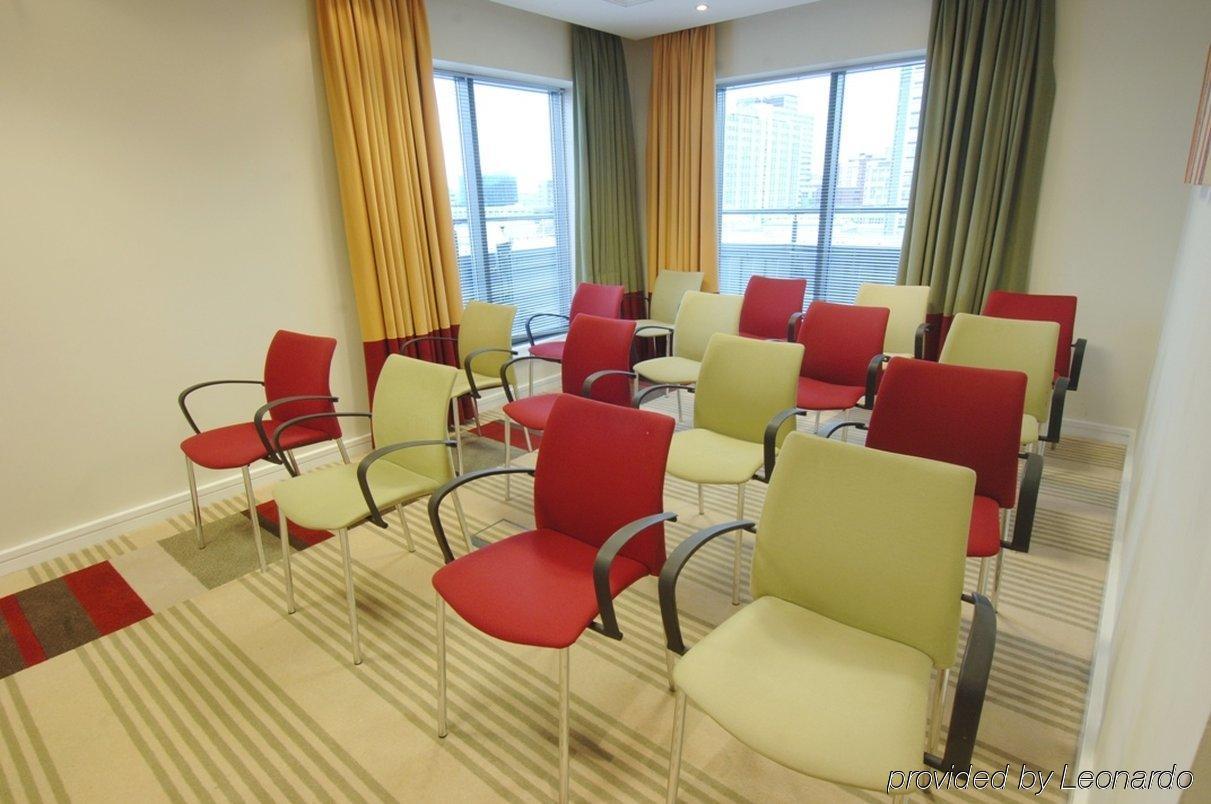Holiday Inn Express Stevenage By Ihg Exterior foto