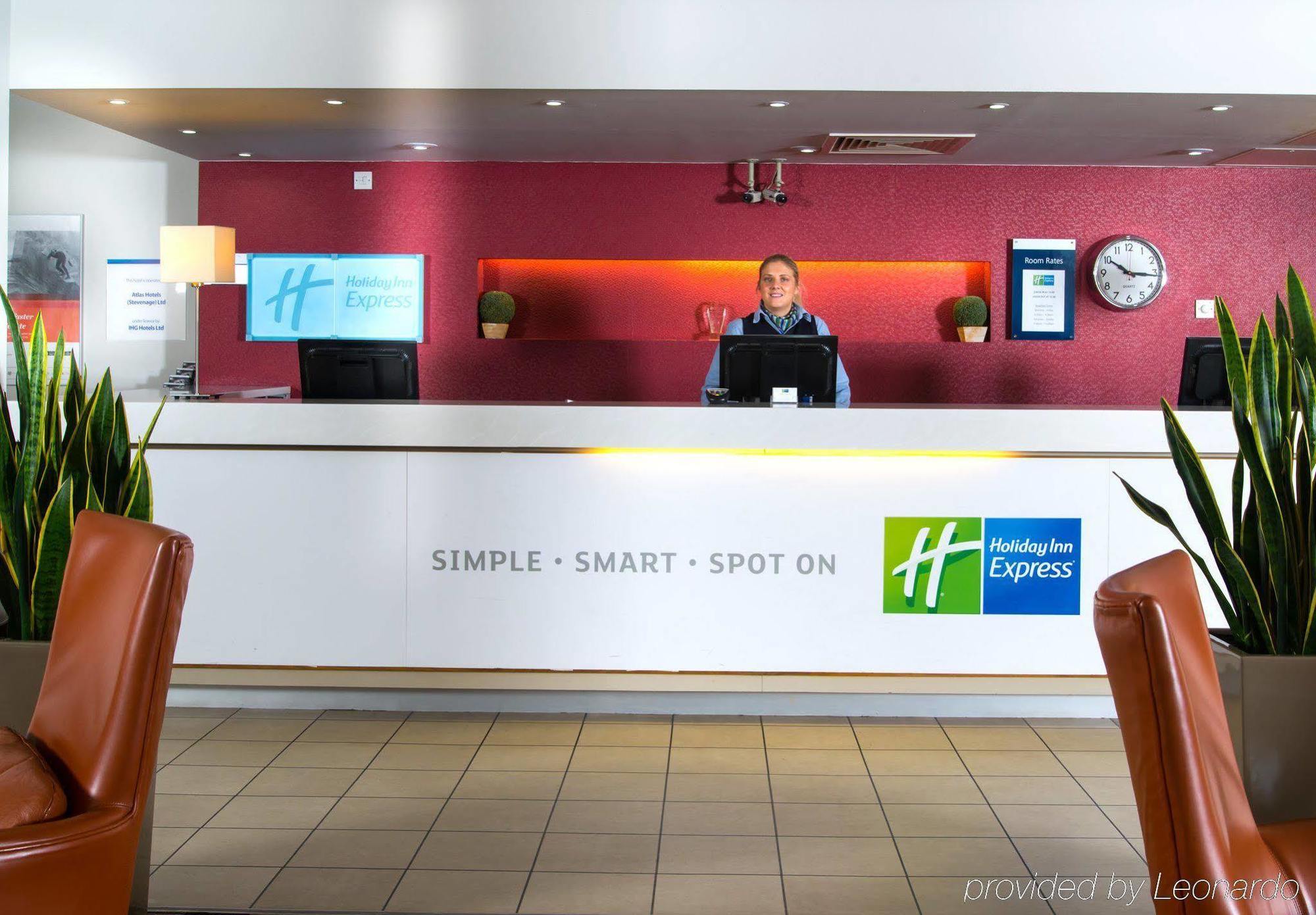 Holiday Inn Express Stevenage By Ihg Exterior foto