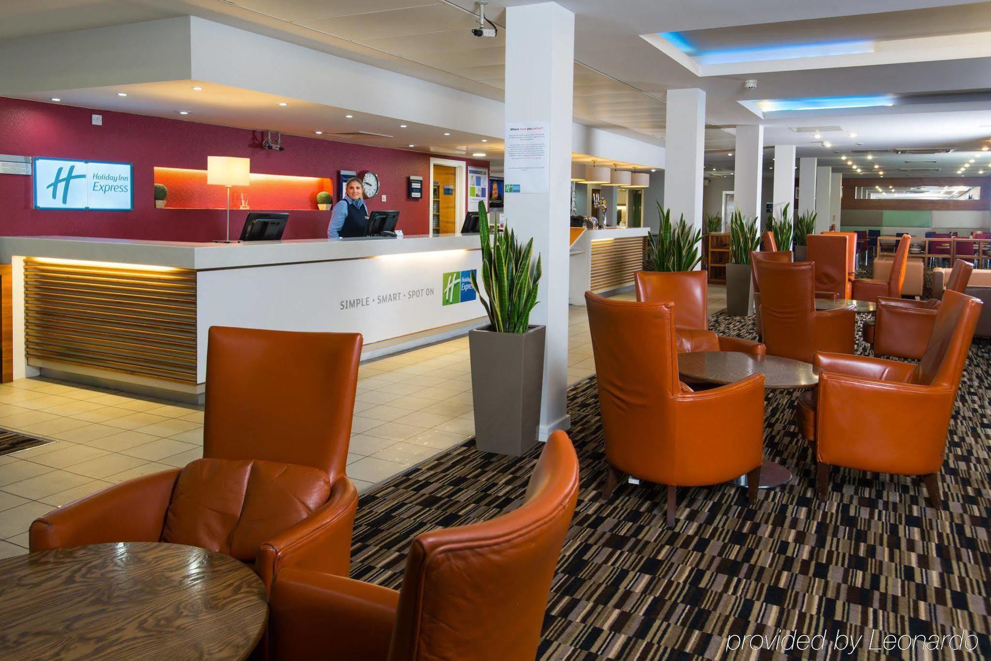 Holiday Inn Express Stevenage By Ihg Exterior foto