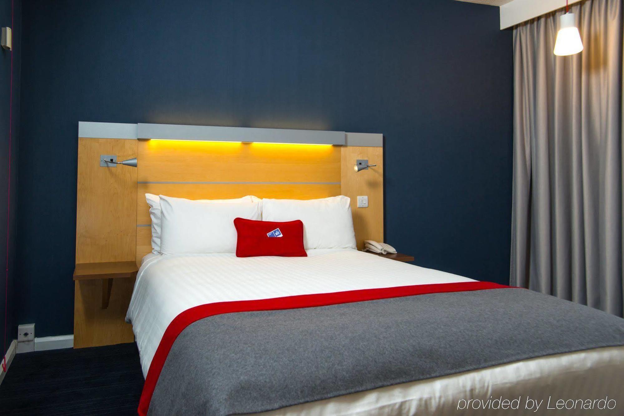 Holiday Inn Express Stevenage By Ihg Exterior foto